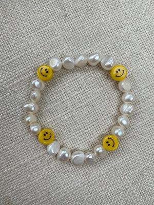 FRESHWATER PEARL AND SMILE BRACELET